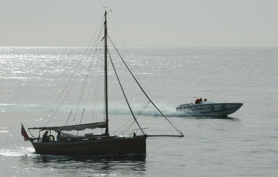 В Каусе места хватит всем! Кстати, катера Cowes Classic Powerboat Race жгут здесь бензин уже 53 год подряд