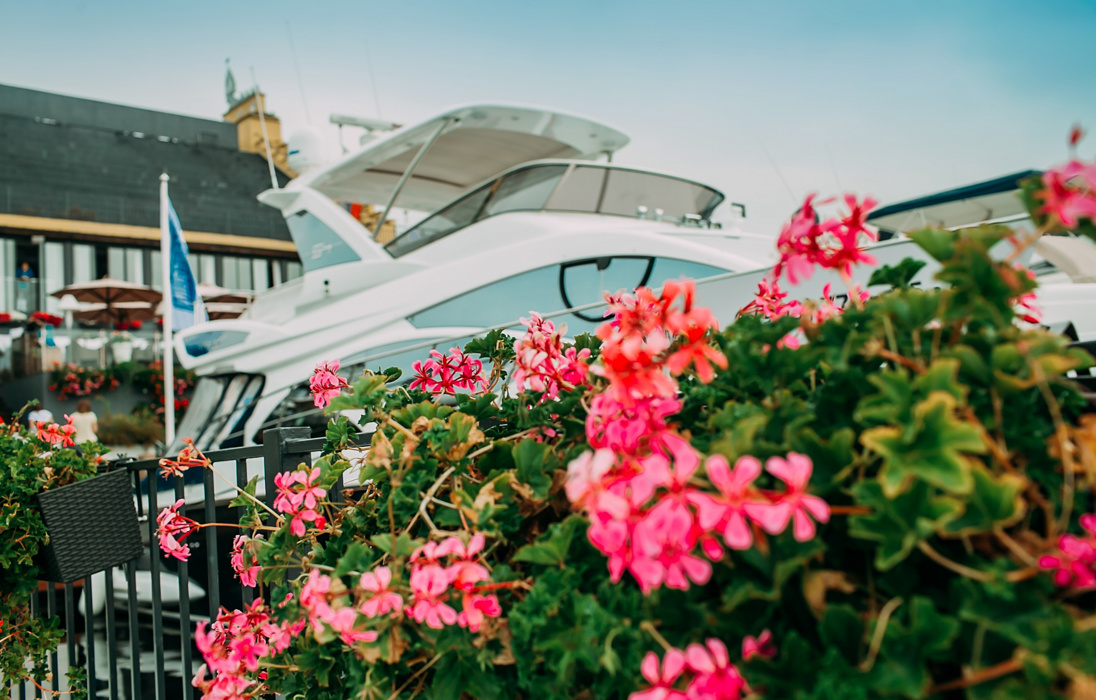 Azimut 54 pf behind the flower pod of the restaurant.