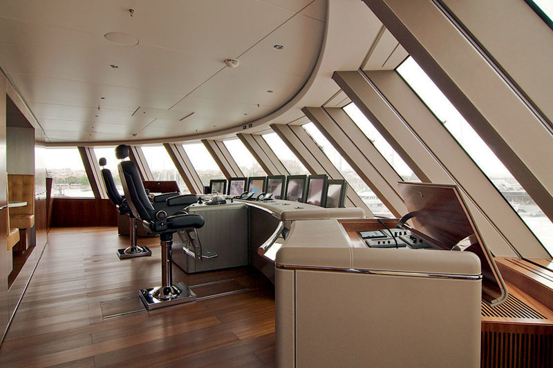 Elegant and spacious deckhouse - for the captain's pleasure, of course.