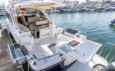 Cutwater C-302 Sport Coupe