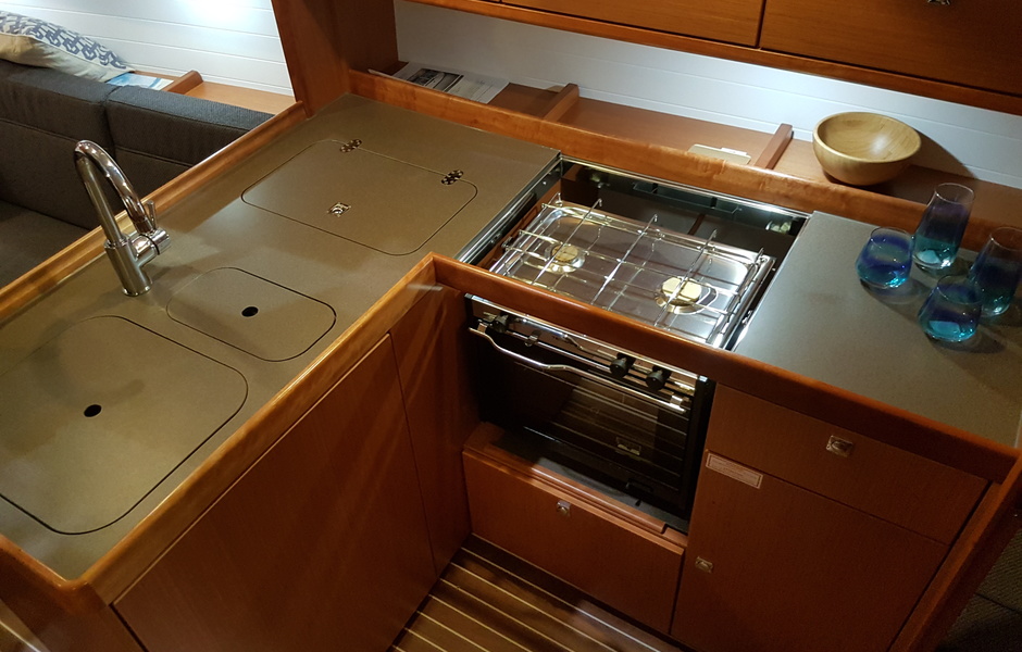 Bavaria 37