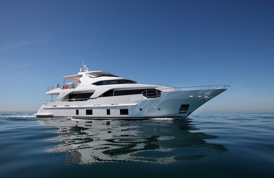 Benetti Delfino 93'