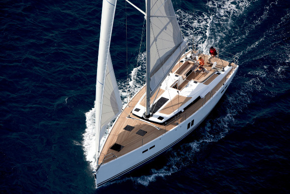 The length of the expedition yacht is 16 meters. "Juliette has three double cabins. 