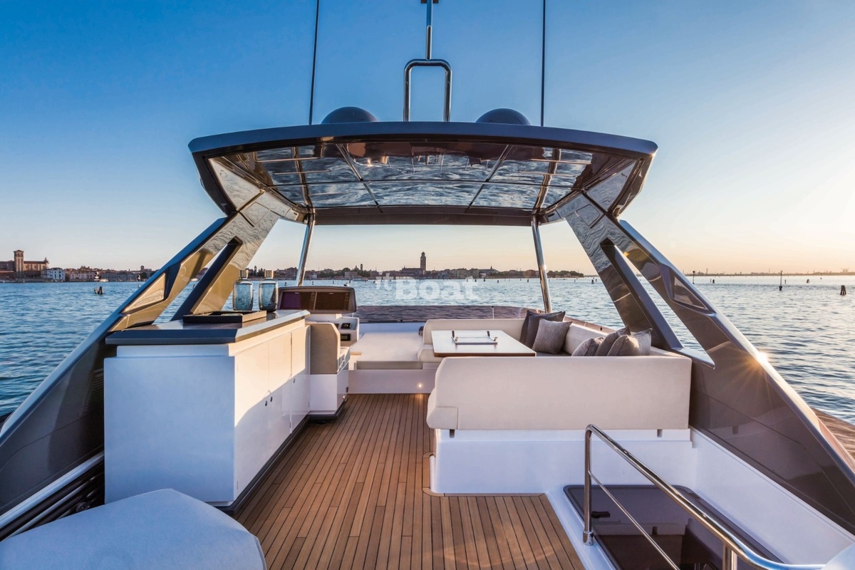 ferretti yachts 670 price