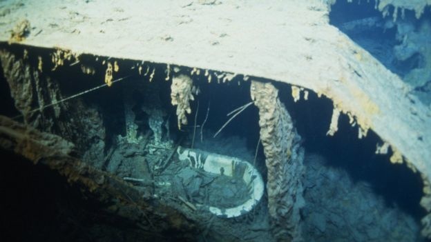 And here's a 1996 photograph of the captain's bathroom. It's already gone, alas...