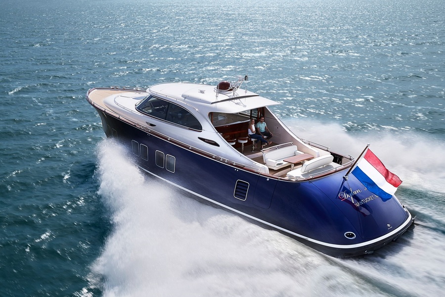 Zeelander Z72 - Porsche 911 from the world of yachts, Zeelander Yachts believes. The two companies are very much alike in their approach to design, where the principle «does no harm».