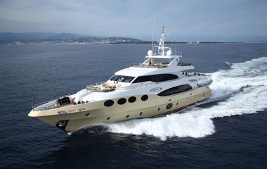 Majesty Yachts 125