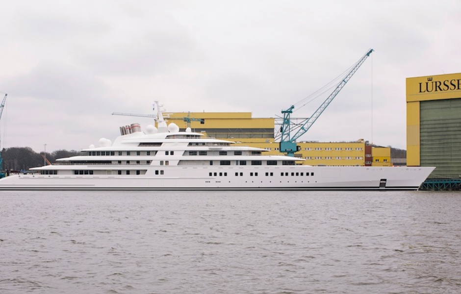 Отдаст ли Lurssen звание верфи, построившей самую большую яхту в мире? 180-метровая Azzam была спущена на воду в 2013 году