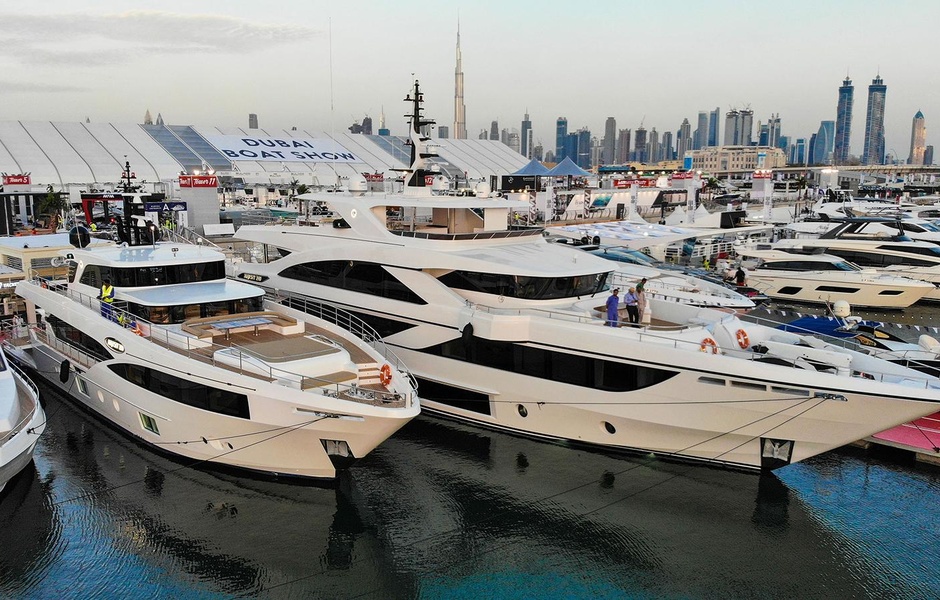 Найди Majesty 140 среди товарок. Фото Boat International