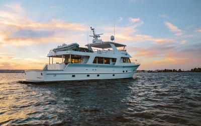 Outer Reef  880 Cockpit Motoryacht