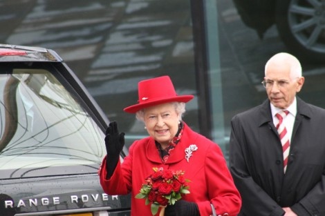 Her Majesty the Queen is visiting a sailing ship