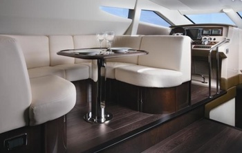 2013, Marquis 560