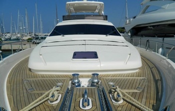 Ferretti 830