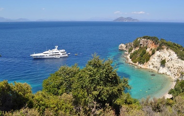 Trinity Yachts Mustique