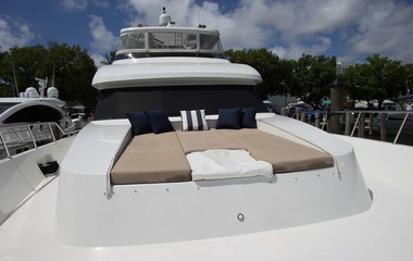 CL Yachts Jus Chill'N'