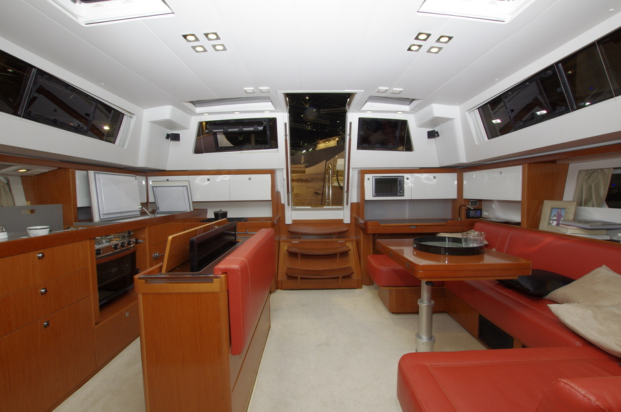 Salon: stern view