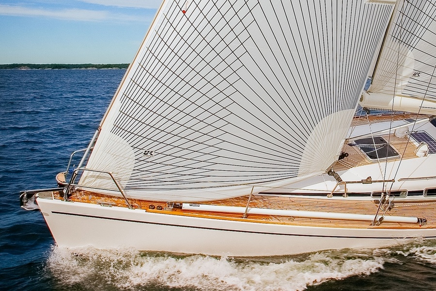 Carbon fibre - a new trend in sailing fashion