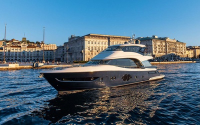 Monte Carlo Yachts 76 Skylounge