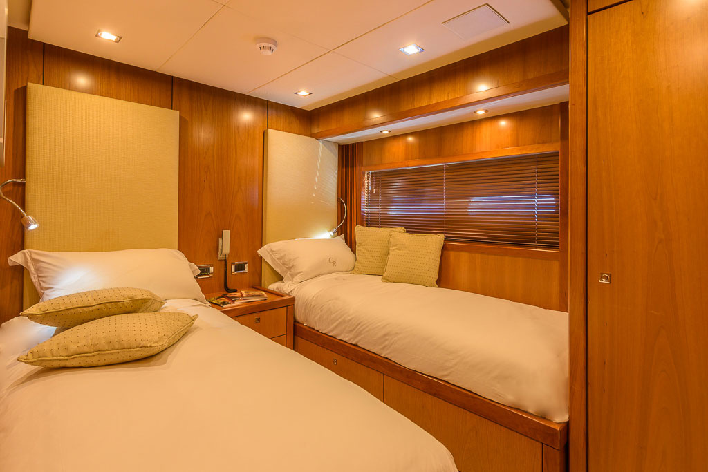 On the lower deck there are four cabins: two guests with a pair of single beds, master suite, VIP room. Each has a TV with satellite signal. In total, Casino Royale is ready to receive eight guests aboard.