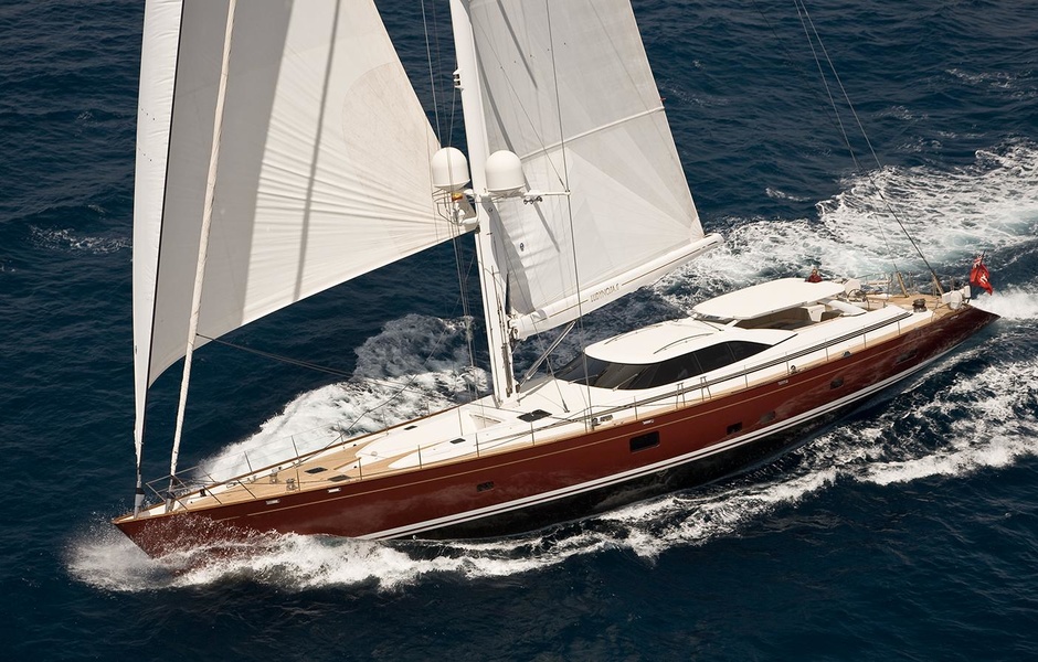 Одна из крупнейших сделок Denison Yachting в 2017 году — продажа 37,5-метровой-метровой Fitzroy Ludynosa.