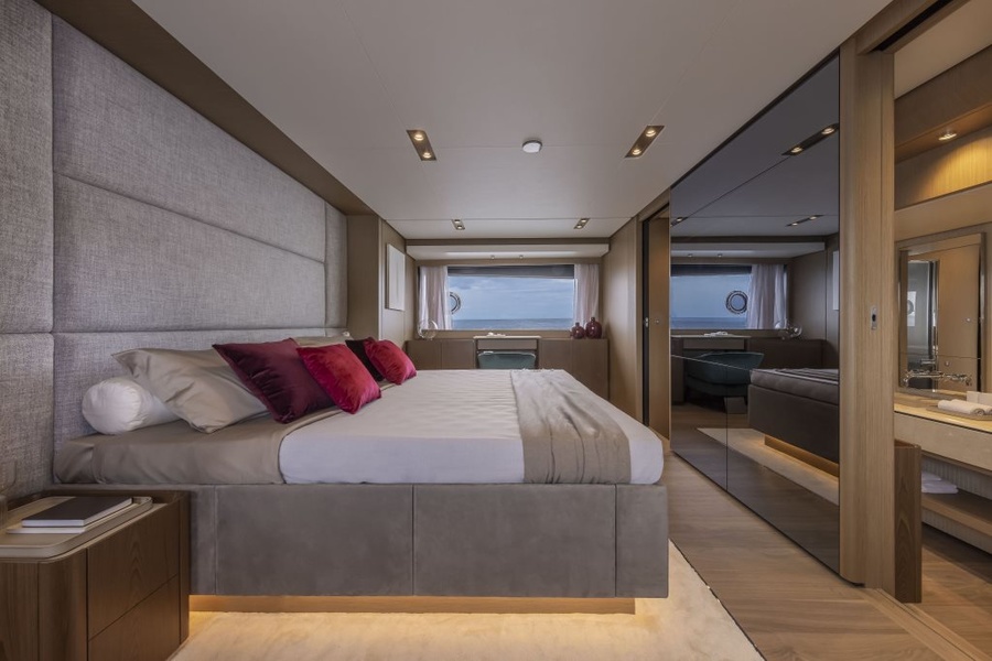 Ferretti Yachts 1000