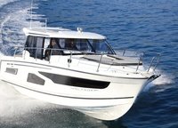 The new Merry Fisher 1095 is the flagship model of the French shipyard Jeanneau range, demonstrating that boats over 10 meters long can be equipped with outboard engines. The hull of the Merry Fisher 1095 is specially designed for this type of engine. In addition, the boat is very spacious in its size.