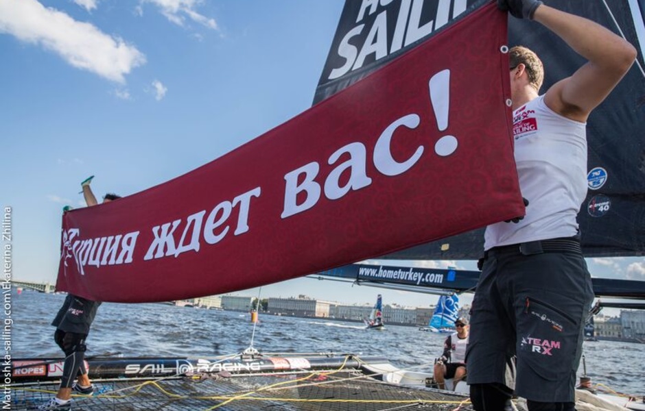 Team Turx всячески рекламировала в Петербурге Стамбул и свою акваторию, где гонки в формате «экстрим» проходят уже несколько лет и всегда с огромным успехом
