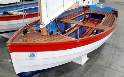 12 Feet «12 футов Динги» (12′ Dinghy) с одномачтовым рейковым парусным вооружением кэт. Спортивный вариант