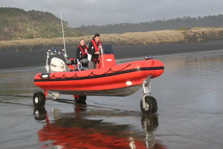 Amphibious land travel with the Sealegs system can reach speeds of 8 km/h.