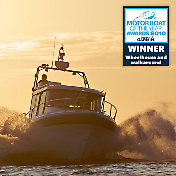Paragon 31 won the prestigious Motor Yacht of the Year Award in its class (2010).