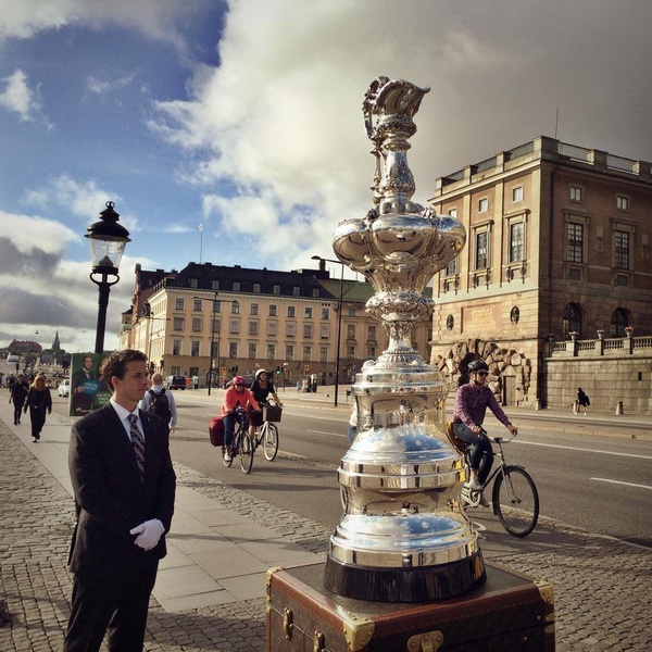 Трофей показали жителям Стокгольма