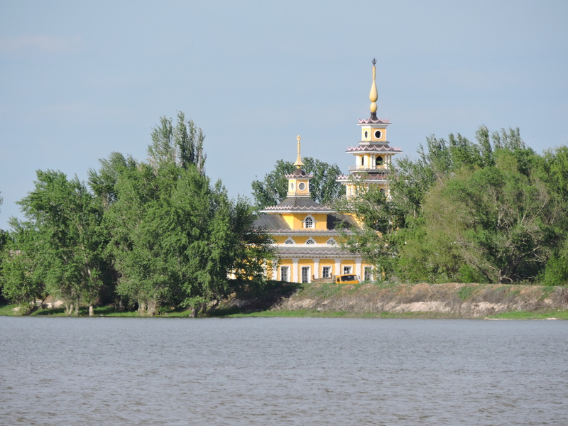 Хошеутовский хурул — единственный сохранившийся дореволюционный буддийский храм в России. Астраханская область.