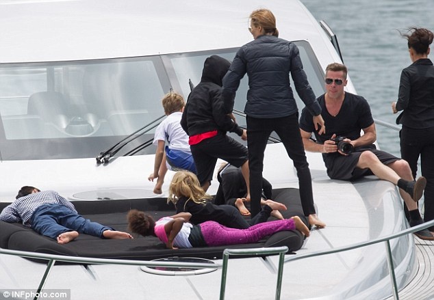 Learn, you salagas! Angelina Jolie and Brad Pitt give a master class on how to handle six kids on a yacht...