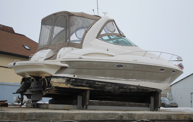 Cruisers Yachts 300 Express