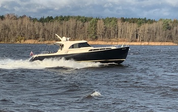 Mochi Craft Dolphin 51 (2004)