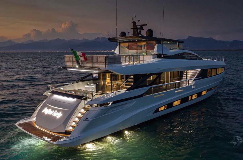 Mangusta Yesenia