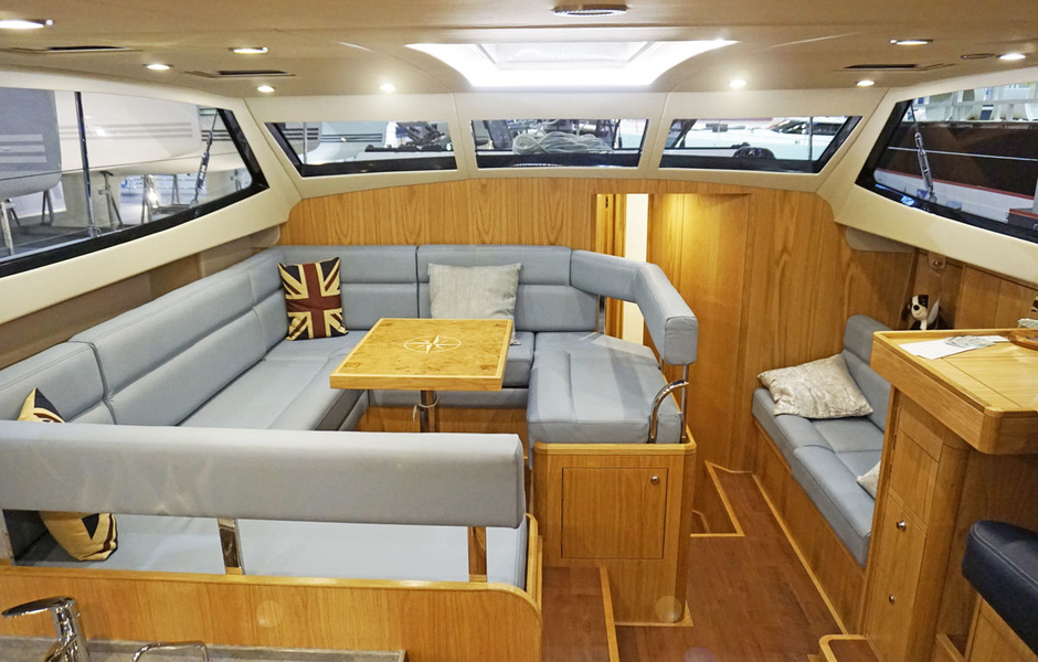 Высокие потолки салона Southerly 480
