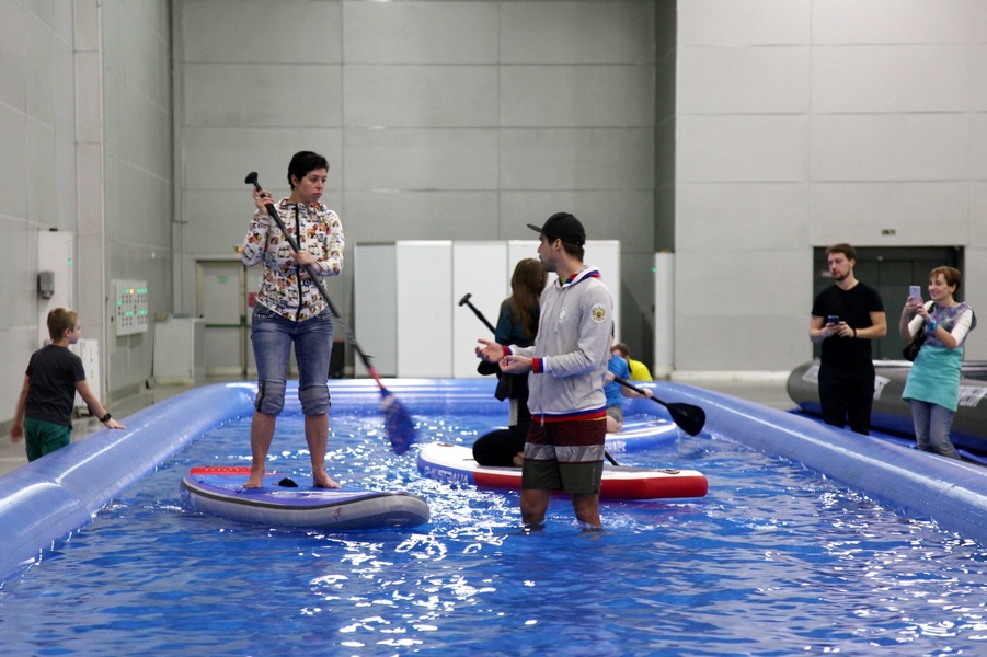 Бассейн с SUP-бордами гости уже встречали на выставке в 2019 году