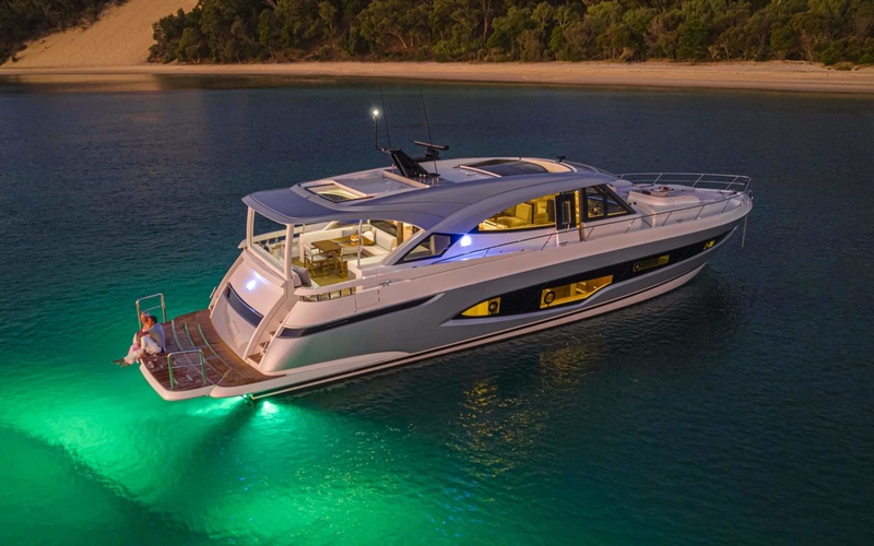 Riviera 6800 Sport Yacht Platinum Edition