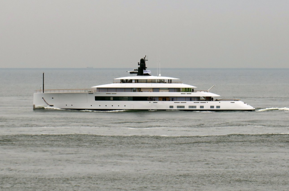Feadship 818