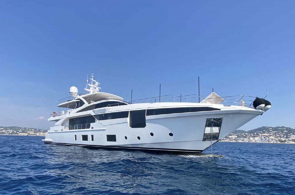 Azimut Pura Vida of Liverpool