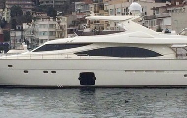Ferretti 830