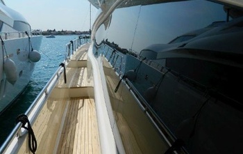 Ferretti 830