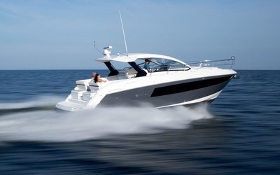 Cruisers Yachts 39 Express Coupe
