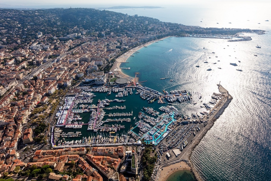 Port Vieux (Старый порт) во время Cannes Yachting Festival 2018. Фото Abracadabra Studios.