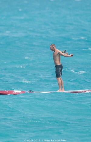 The wind's not getting in Jimmy's way.