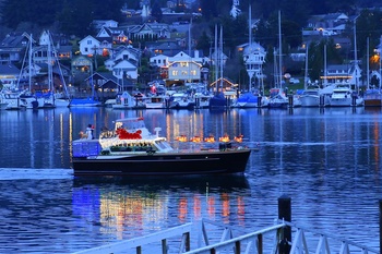 What to get a yachtsman for New Year's Eve