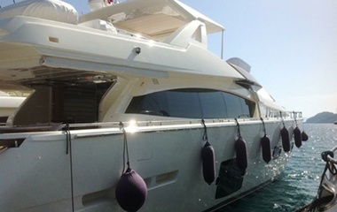 Ferretti 800