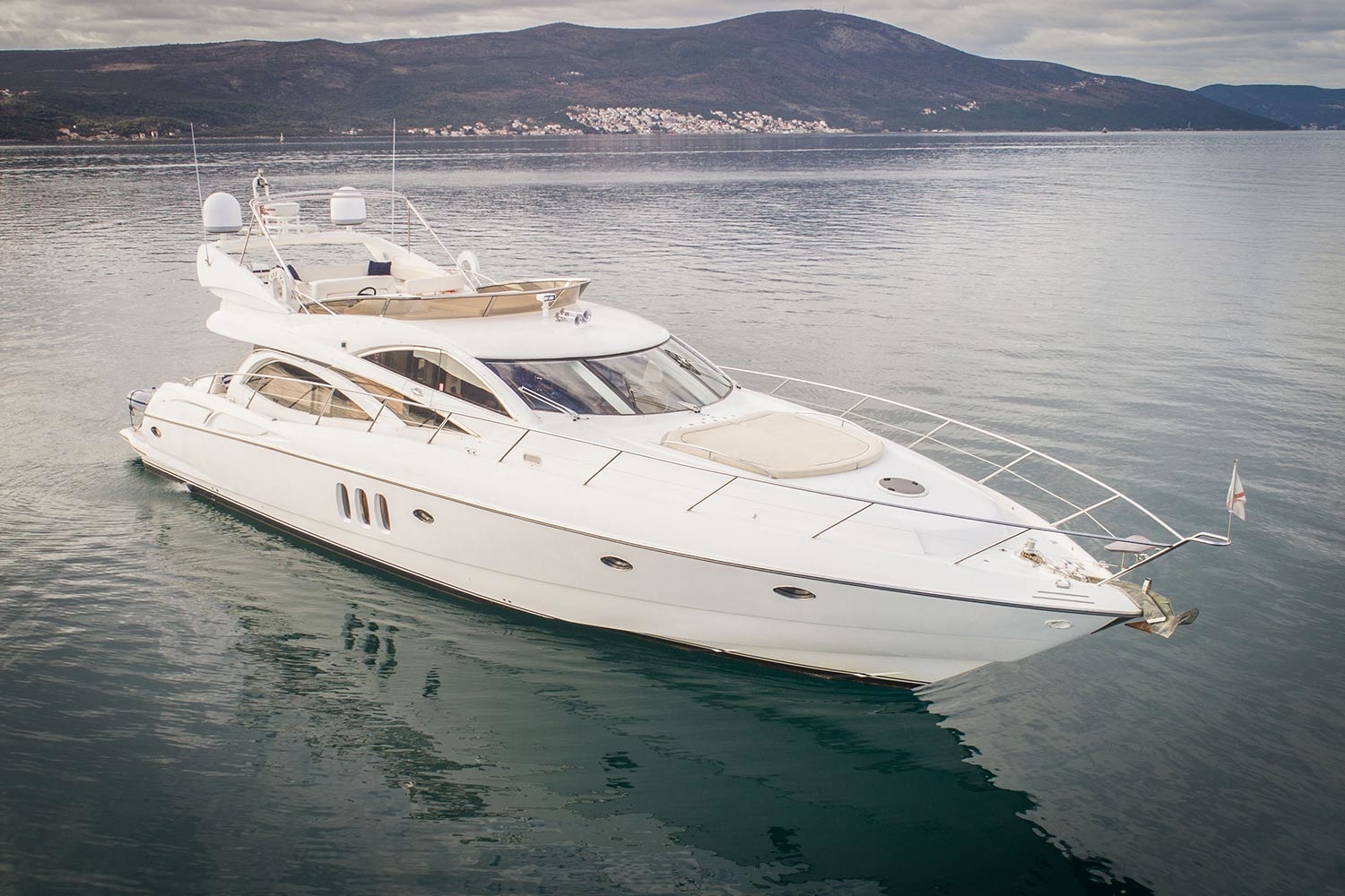 Sunseeker Manhattan 64: Prices, Specs, Reviews and Sales Information -  itBoat