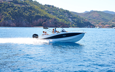 Quicksilver Activ 755 Sundeck